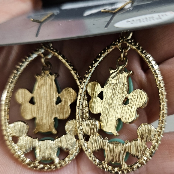 MADISON TAYLOR BOHEMIAN MATTE GOLD TONE EMERALD GREEN EARRINGS - Picture 5 of 6